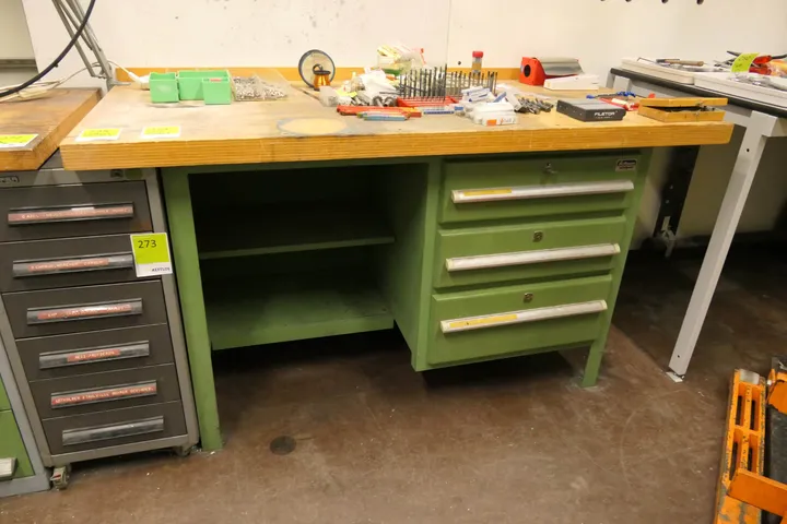 Werkbank, ohne Inhalt Maße in cm ca.: 150 x 70 x 85